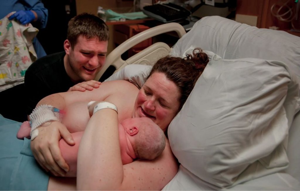 plus size woman giving birth with gestational diabetes