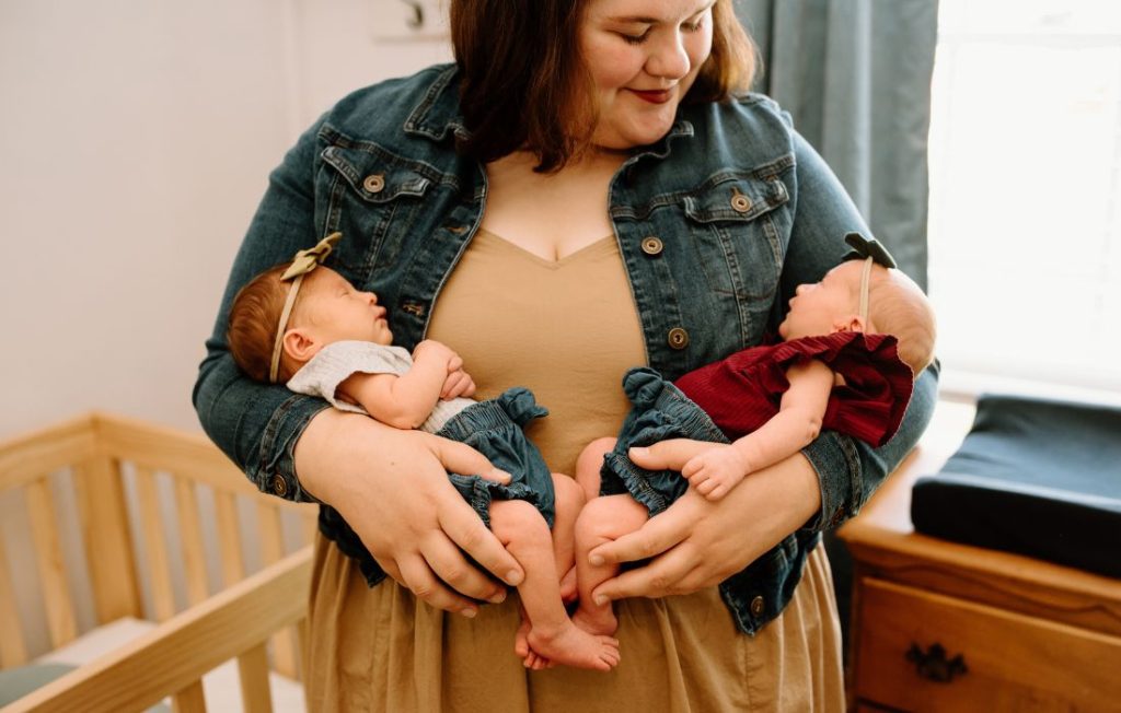 plus size mom with twins 