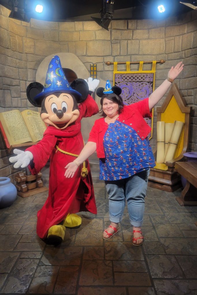 DIY plus size disney clothes worn at the magic kingdom